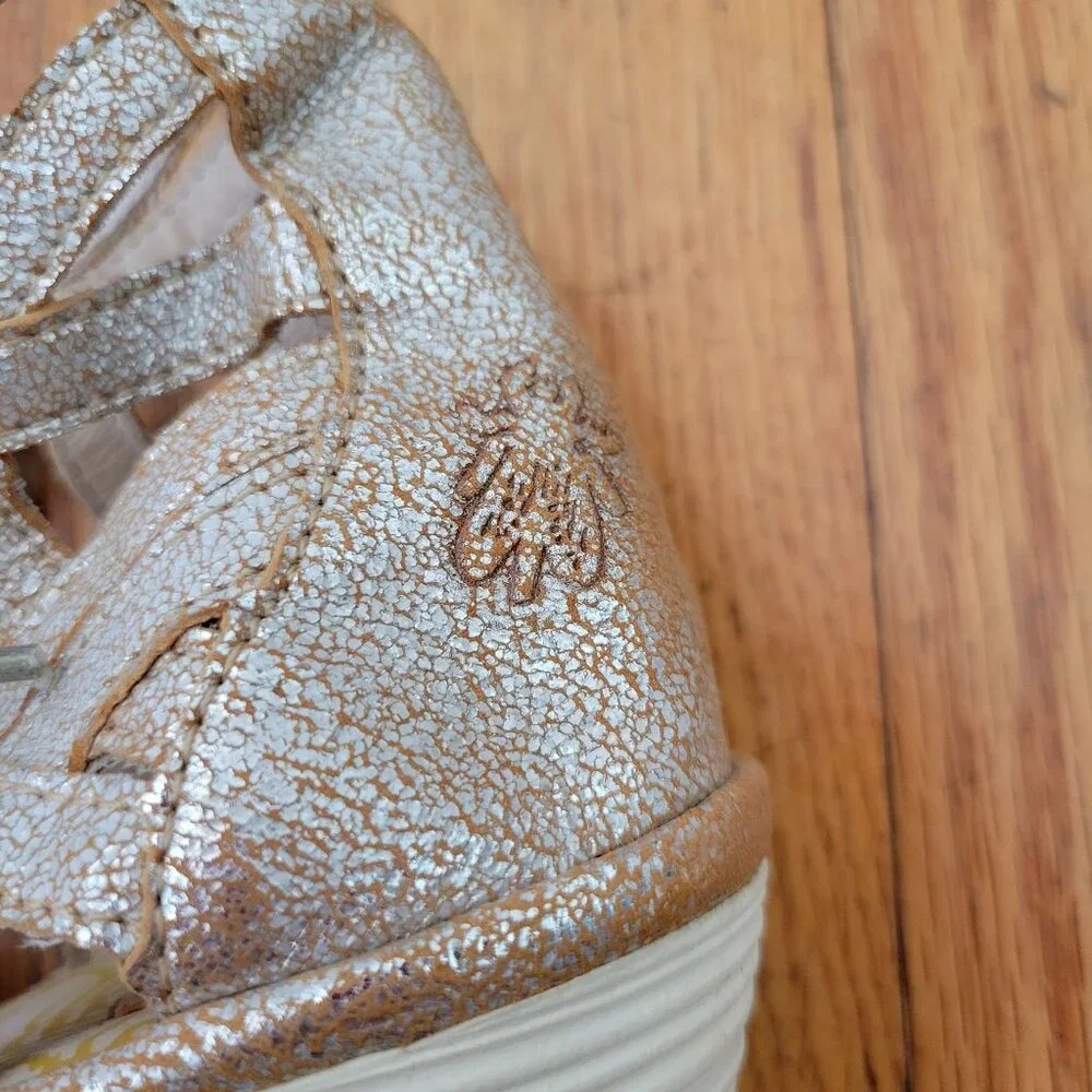 Fly London 40 YUKE Metallic Wedge Silver Gold‎ Glitter Sandals 9 9.5